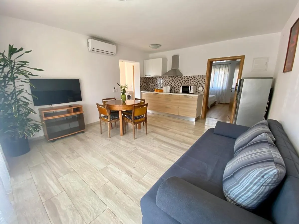 Apartment Mirna contacts